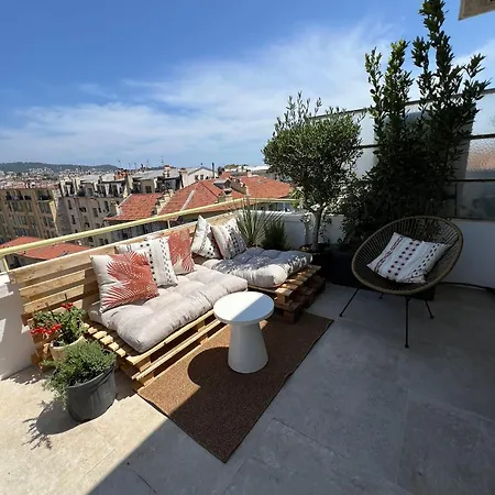Charming Penthouse In - 10 Minutes From Seaside 公寓