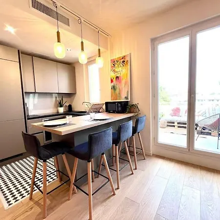Charming Penthouse In - 10 Minutes From Seaside *
