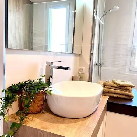 Charming Penthouse In - 10 Minutes From Seaside *
