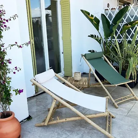 Charming Penthouse In - 10 Minutes From Seaside Apartmán